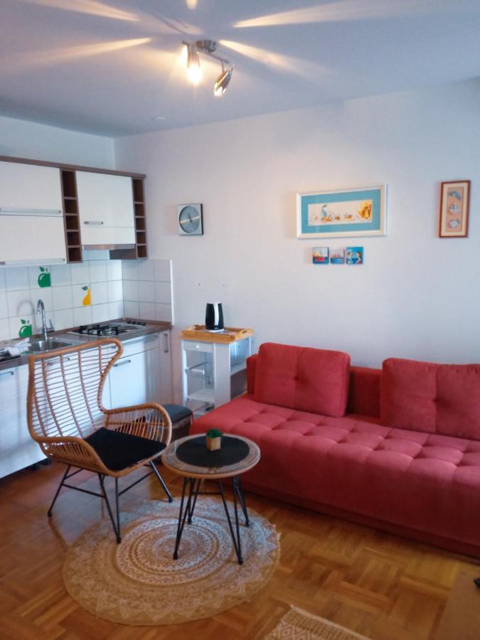 Apartman Vesna 2 Persons นยีวีเซ ภายนอก รูปภาพ