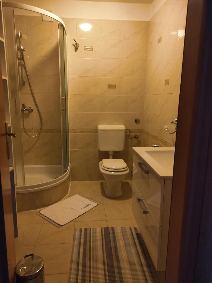 Apartman Vesna 2 Persons นยีวีเซ ภายนอก รูปภาพ