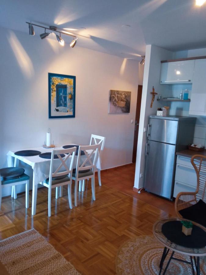 Apartman Vesna 2 Persons นยีวีเซ ภายนอก รูปภาพ