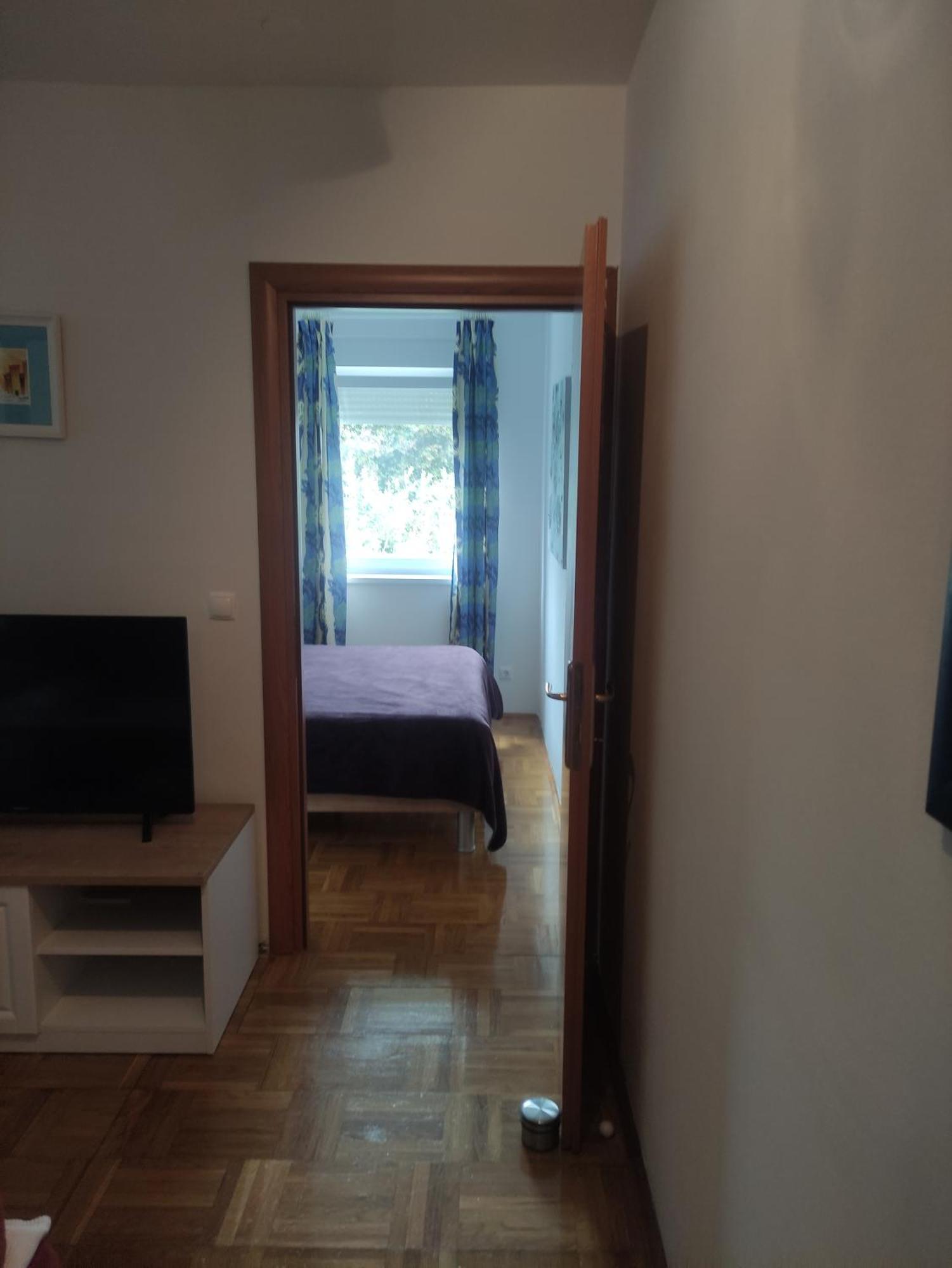 Apartman Vesna 2 Persons นยีวีเซ ภายนอก รูปภาพ